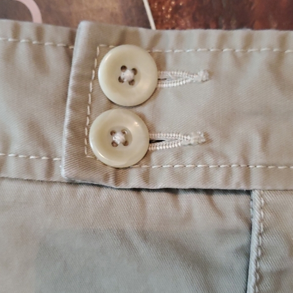 Eddie Bauer khaki shorts - Picture 2 of 9